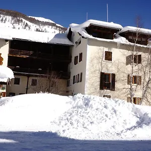 https://le-ristolas-05460.fr-provencehotel.com